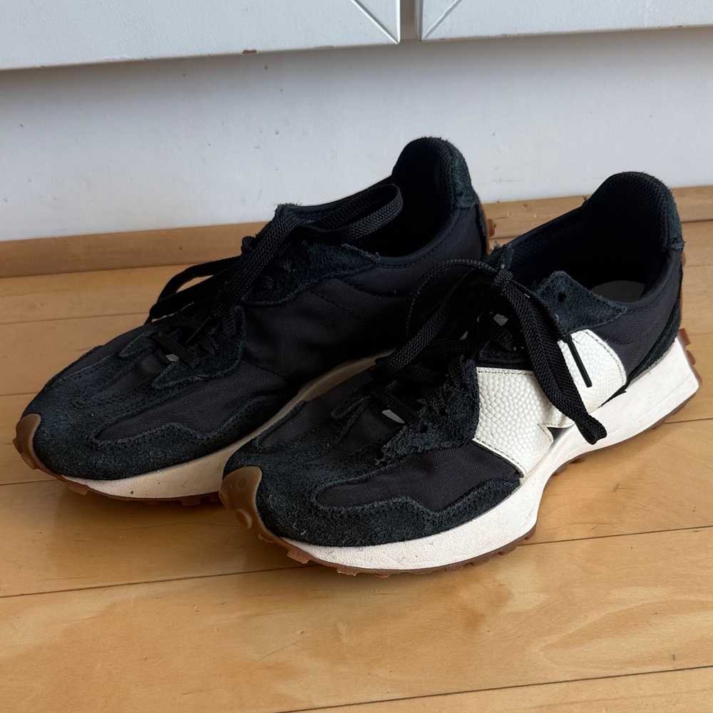 New Balance 327 Black and White Women’s  Sneakers